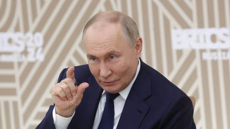 Putin warns Ukraine about nuclear weapons