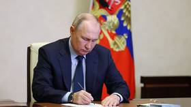 Putin grants Russian citizenship to American refugee