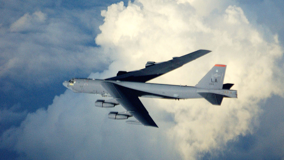 US sends nuclear-capable bombers to the Middle East