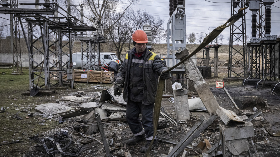 La Russie frappe des installations militaires et énergétiques en Ukraine – MOD