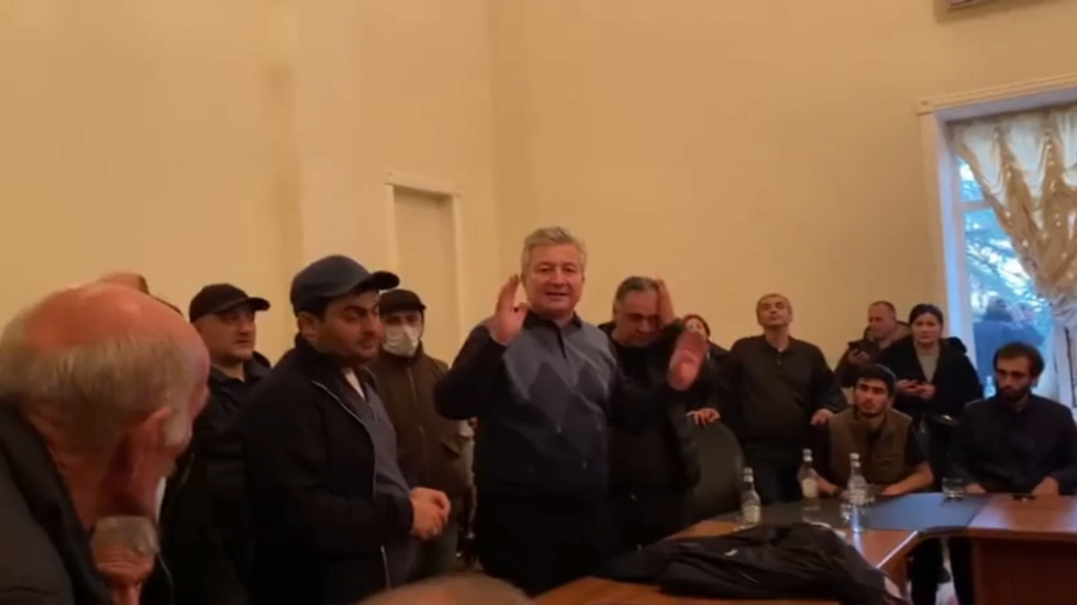 Des manifestants prennent d’assaut le bâtiment du Parlement en Abkhazie (VIDEO)