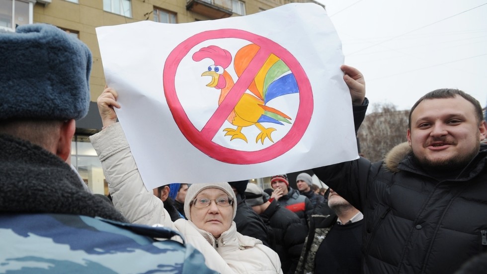 Poll shows Russians’ changing attitudes to LGBT