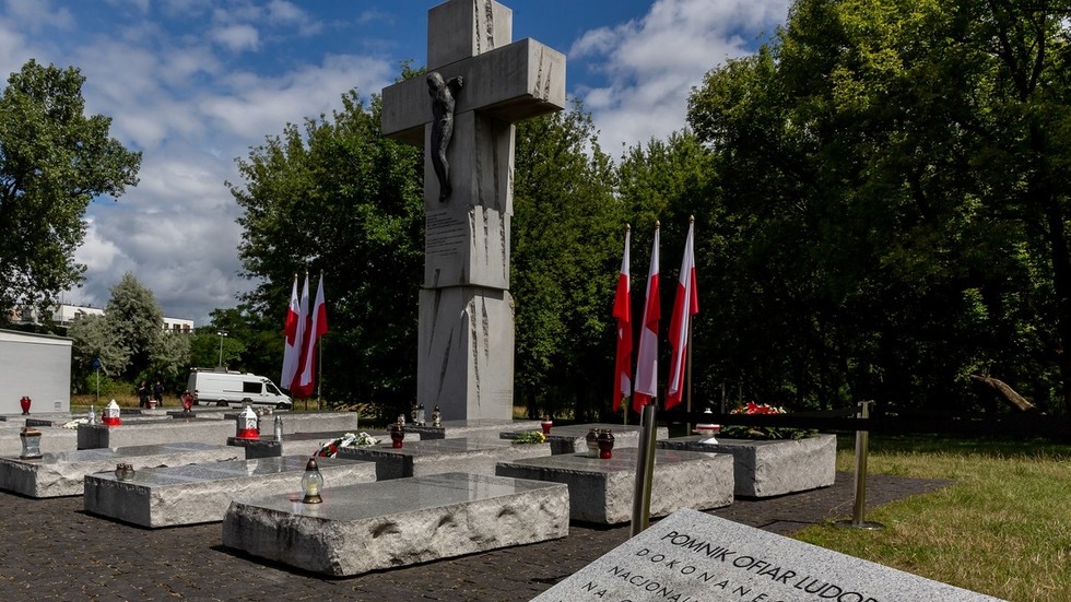 Ukraine backs down on WW2 Nazi massacre exhumations