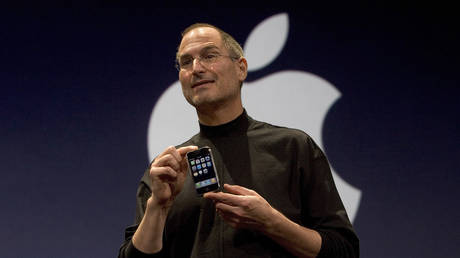 Russian TV Executive Likens Steve Jobs to Adolf Hitler