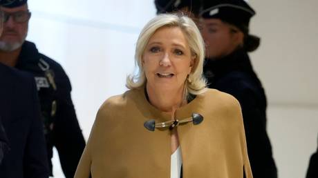 French authorities request jail time and a ban from elections for Le Pen