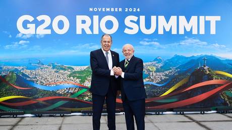 Russian Foreign Minister Sergey Lavrov (left) and Brazilian President Lula da Silva at the G20 summit in Rio de Janeiro, Brazil, November 18, 2024.