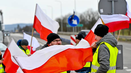 Polish Agricultural Workers Protest by Blocking Border Crossing with Ukraine