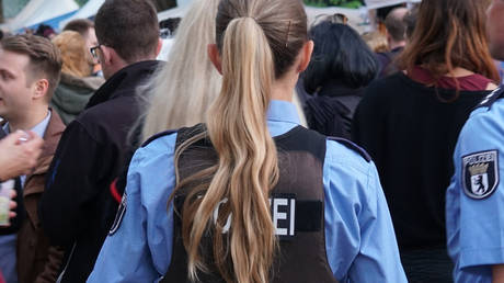 Transgender Police Officer Allegedly Assaults Fellow Officers Using Genital Pump - Bild