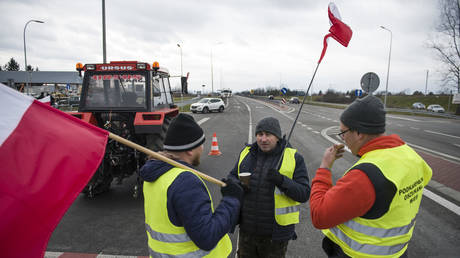 Polish Farmers Warn of Potential Blockade at All Border Crossings with Ukraine