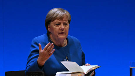 Merkel Encourages Ukraine to Seek Diplomatic Resolution to Conflict