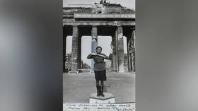 Star of iconic WW2 Berlin victory photo dies aged 100 (IMAGES)