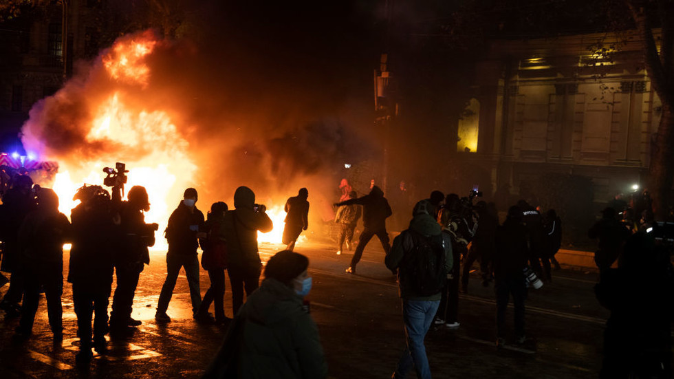 Der georgische Präsident ruft Schulen auf, sich den Protesten anzuschließen