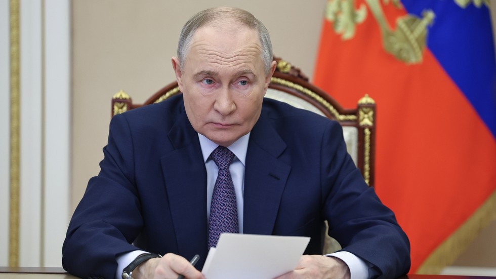 https://www.rt.com/russia/609766-putin-kazan-response-attack/Putin vows retaliation for Ukrainian drone strike