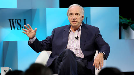 Head of the Largest Hedge Fund Supports Bitcoin