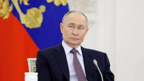 Putin accuses previous Russian leaders of ‘destroying the country’