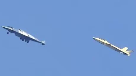 A new Chinese aircraft (L) and a Chengdu J-20 (R) fighter jet.