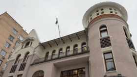 Syrian opposition flag raised over Moscow embassy (VIDEO)