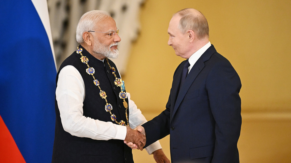 Putin congratulates India on national holiday