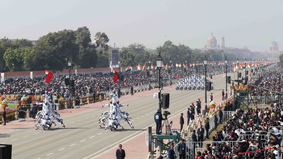 Indian Army’s motorcycle team sets record (VIDEO)