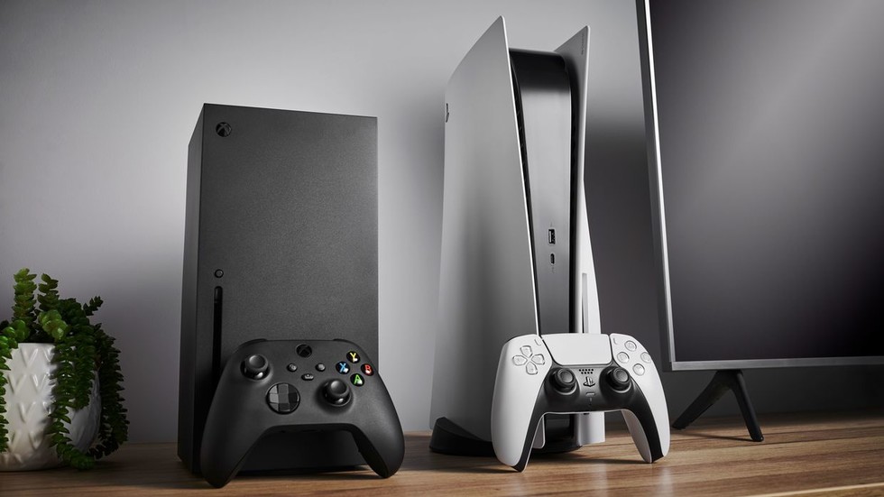 EU looking to ban Xbox and PlayStation deliveries to Russia