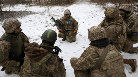 Ukrainian soldiers undergo drills at a training ground in Kiev Region.