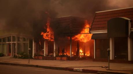 Wildfire Engulfs Wealthy LA Community