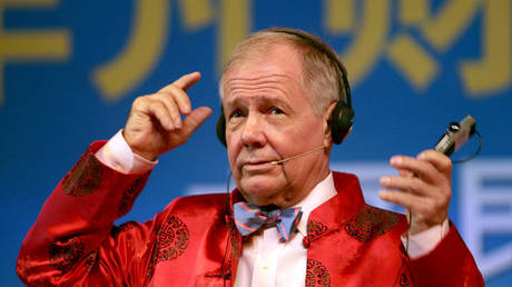 FILE PHOTO: Investor Jim Rogers delivers a speech at a fortune forum held by a Chinese bank, Nanjing, Jiangsu Province, China, June 28, 2008.