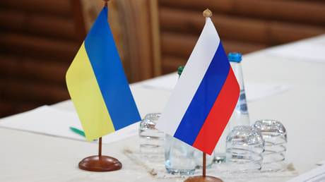 Moscow and Kiev hold limited talks  Bloomberg