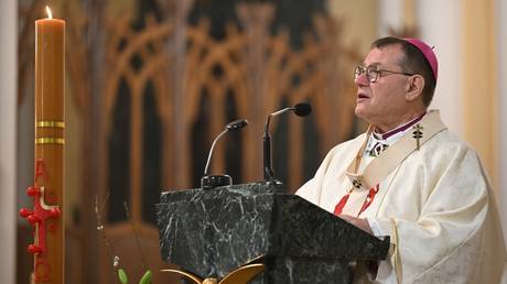 Moscow Catholic archbishop clarifies stance on gay priests