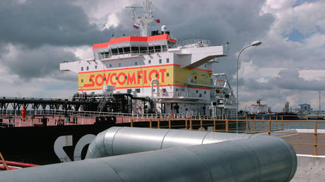 Oil tanker, oil-loading terminal, Primorsk