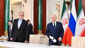 Putin backs gas pipeline to Iran