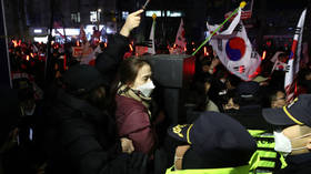 South Koreans storm court as president’s detention extended (VIDEOS)