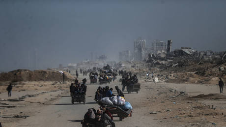 Palestinians return to their homes in Gaza City following a ceasefire agreement between Israel and Hamas, February 02, 2025.