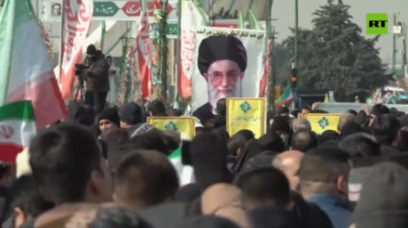 Thousands Gather in Tehran for Islamic Revolution Anniversary Celebration