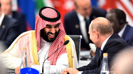 Crown Prince of Saudi Arabia Mohammad bin Salman al-Saud shares a laugh with Russian President Vladimir Putin during the opening day of Argentina G20 Leaders' Summit 2018 on November 30, 2018 in Buenos Aires, Argentina. © Amilcar Orfali/Getty Images