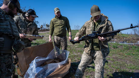 FILE PHOTO: Ukrainian soldiers receive two new Czech PMK light machine guns, part of a 1,500-gun consignment.