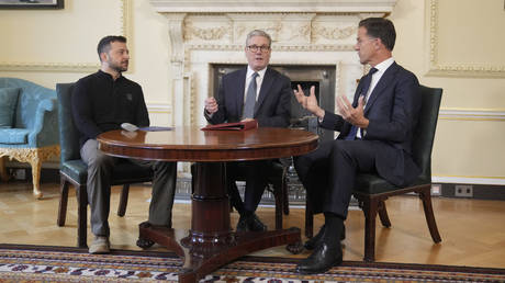 FILE PHOTO: UK Prime Minister Keir Starmer, (center), NATO Secretary General Mark Rutte, (right), and Ukrainian leader Vladimir Zelensky (left).