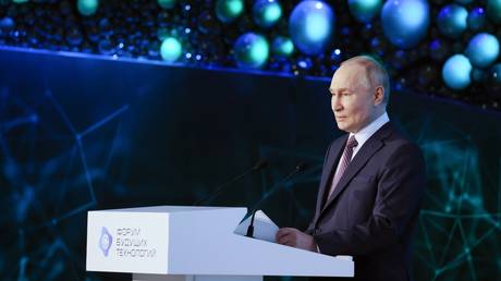 Putin claims sanctions have unleashed Russia's economic potential