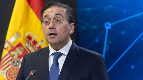 Spain suggests initial step toward 'European army'