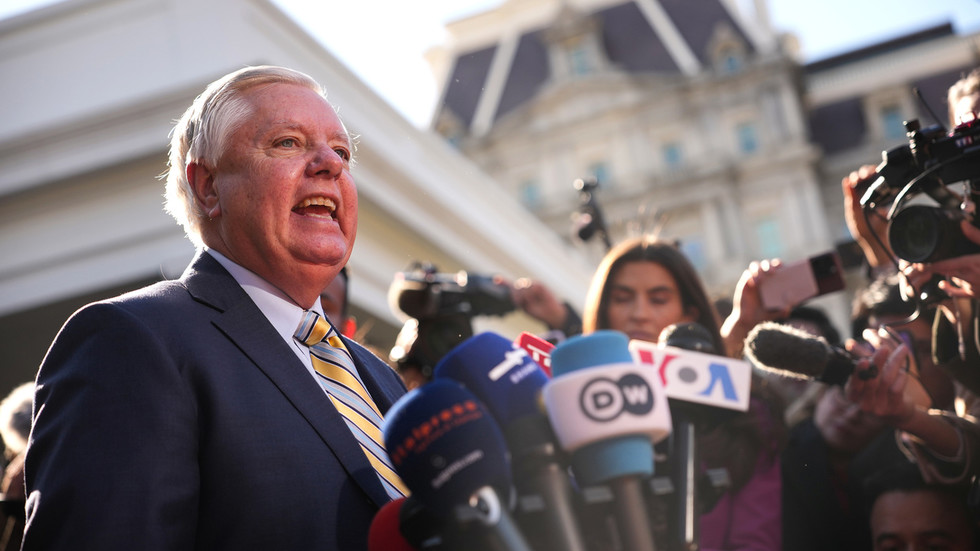 US senator threatens to ‘sanction the hell out of’ Russia — RT Russia & Former Soviet Union