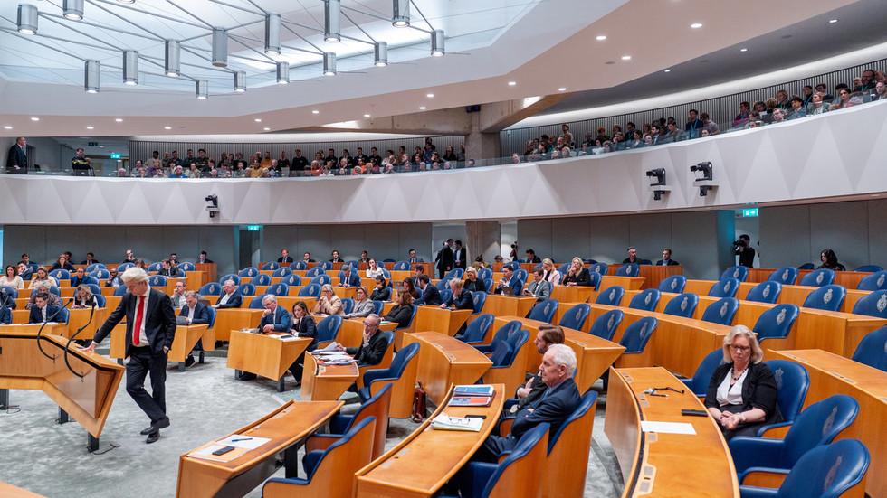 ‘Let Ukraine lose quickly’ – Dutch MP — RT World News