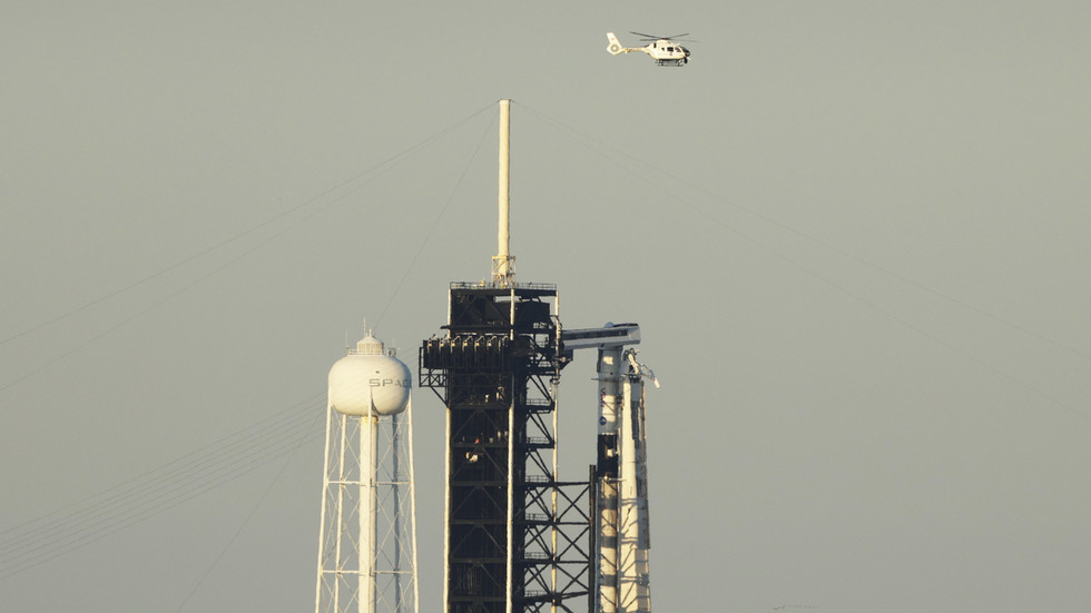 https://www.rt.com/information/614111-spacex-crew-launch-cancelled/SpaceX scrubs flight to rescue stranded astronauts