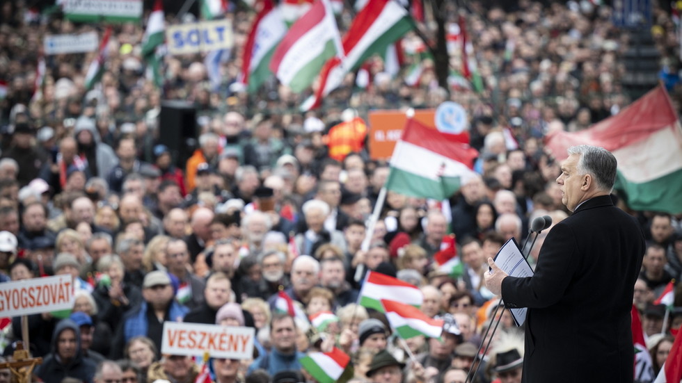 https://www.rt.com/information/614282-rival-rallies-hungary-budapest/Main rival rallies held in Hungary (VIDEOS)