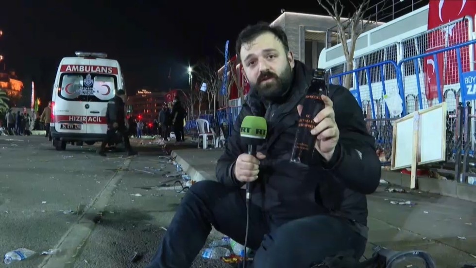 يقول طاقم RT إن الشرطة التركية تغلب عليها ورشها الفلفل – RT World News يقول طاقم RT إن الشرطة التركية تغلب عليها ورشها الفلفل – RT World News