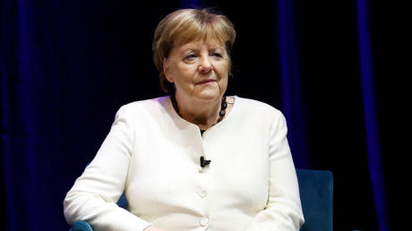 Merkel criticizes witch hunts against 'Putinversteher'