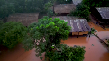 Deadly cyclone hits African nation (VIDEO)