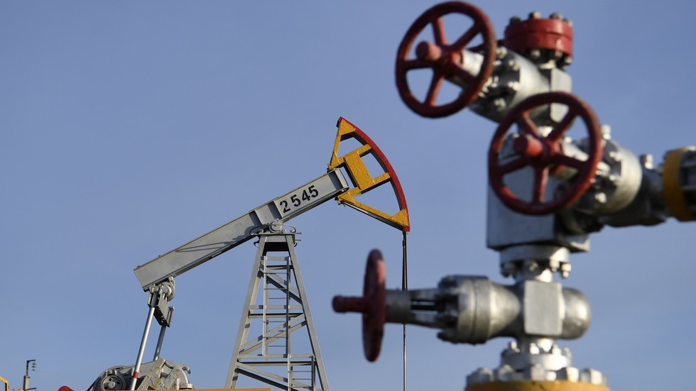 Oil price hits four-year low — RT Business News