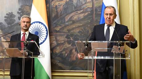 Russia urges India and Pakistan to resolve tensions through diplomacy