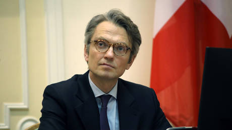 Top Swedish official quits over explicit photo leak