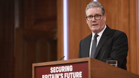 UK proposes stricter immigration rules